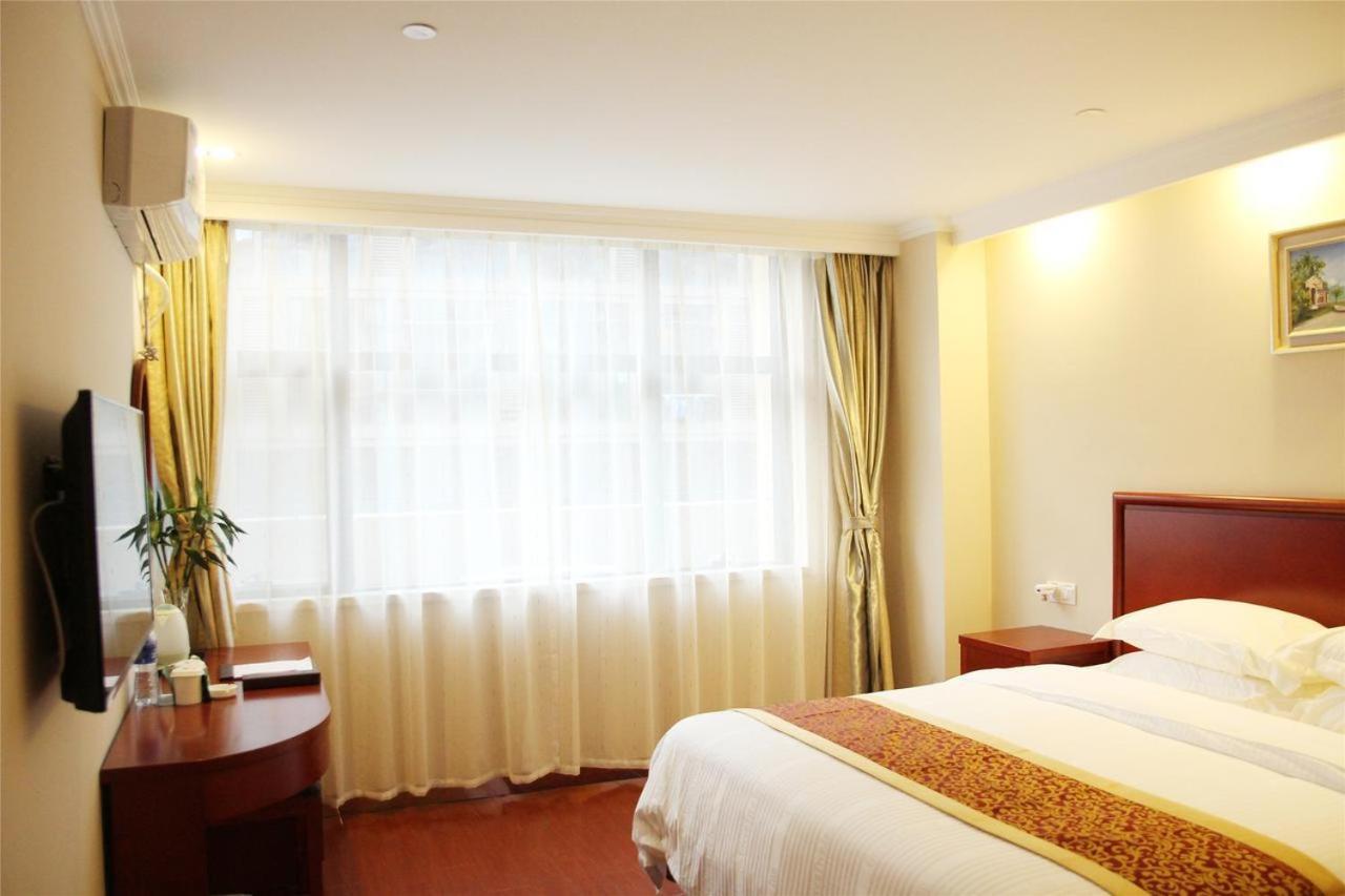 GreenTree Wulumuqi Airport Hotel Urumqi Exterior foto